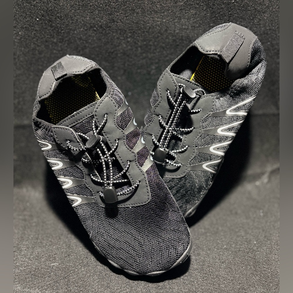 🏷 Lightweight Barefoot Running Shoes - Women's 40/9, Black/Gray